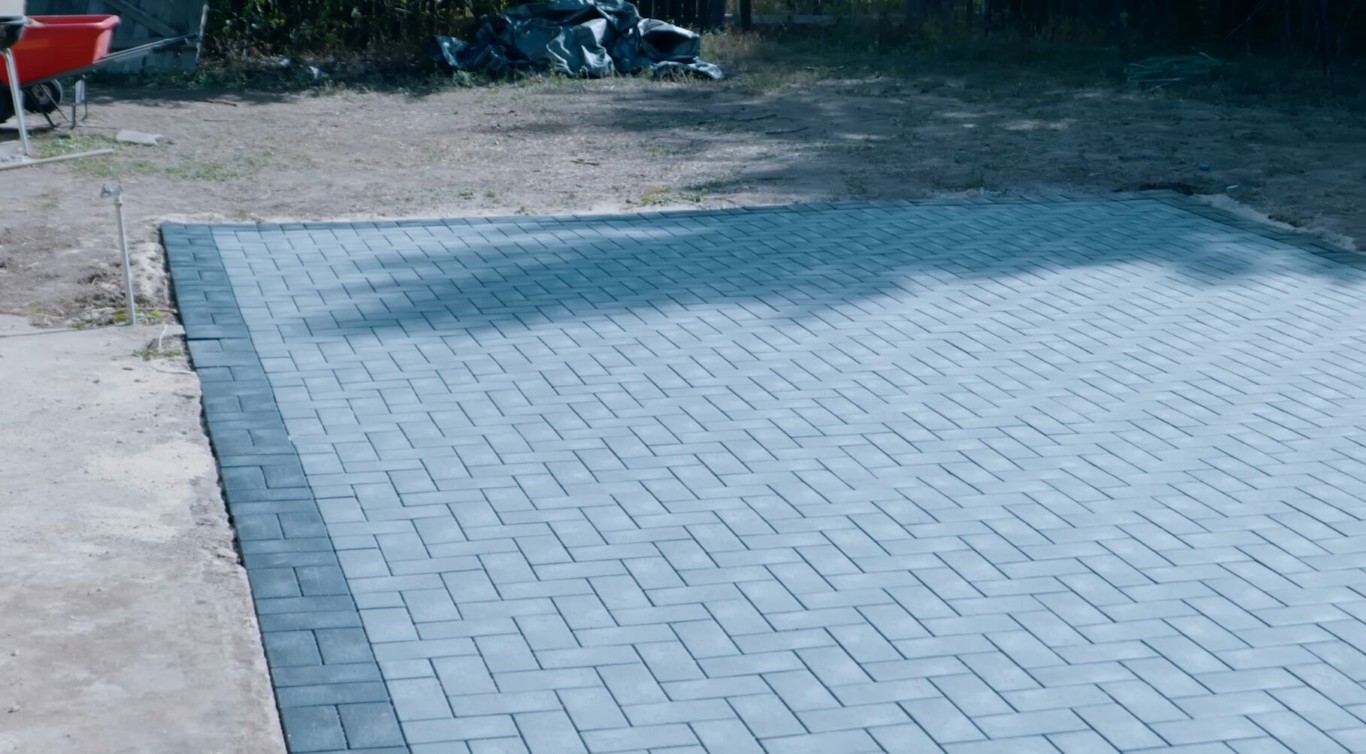 Low-maintenance concrete patio in Fairfield, OH